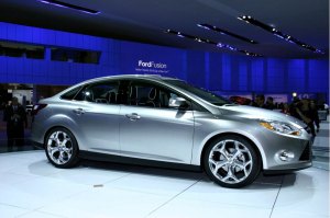 ford-focus-detroit-auto-show-lighted-2012-mytouch